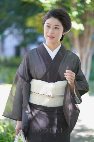 kimono-woman-akane-imai