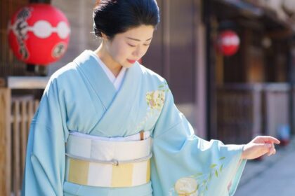 京都の祇園にて着物を着た女性